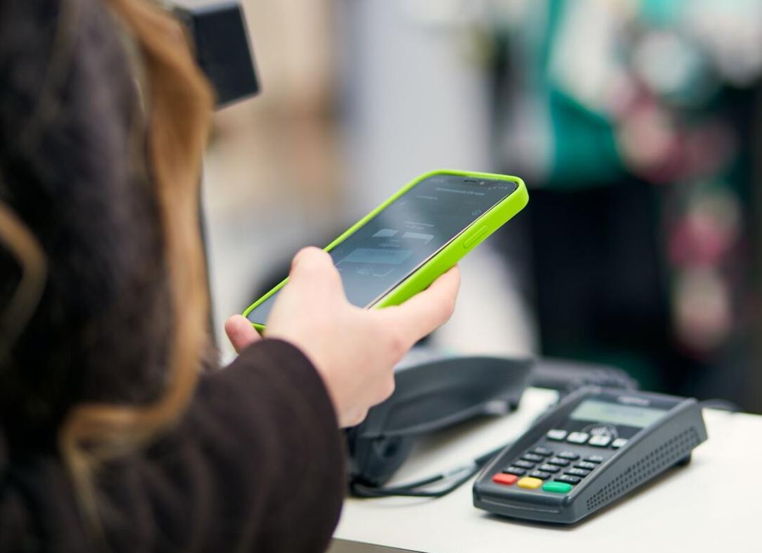 Что дарили россияне на 23 Февраля и 8 Марта