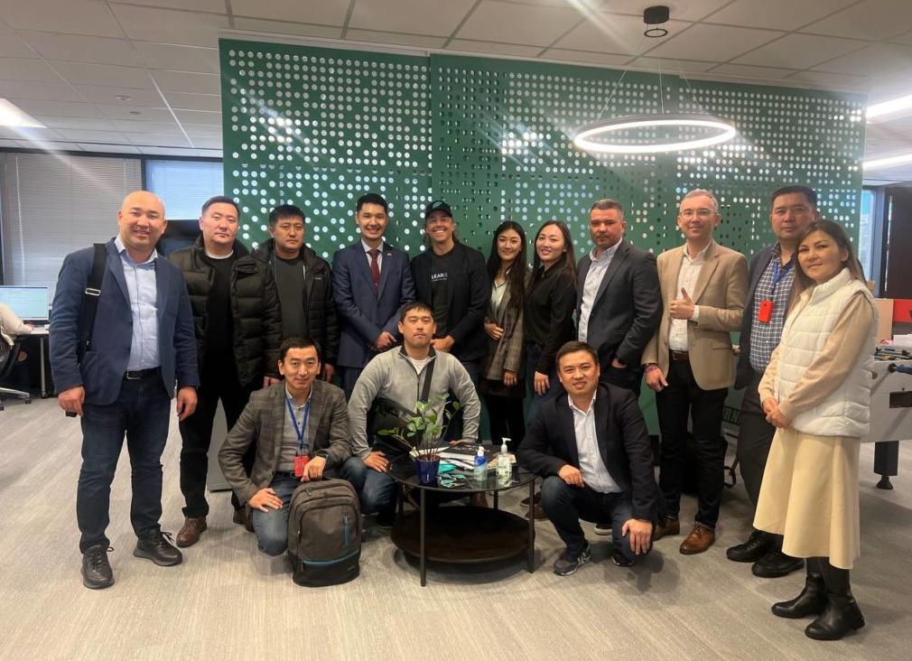 Бренд одежды O’STIN начал сотрудничество с актёрами Ангелиной Стречиной и Ильёй Малаковым